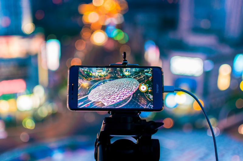 摄图网_500413215_手机线上直播五角场夜景(企业商用).jpg 摄图网_500413215_手机线上直播五角场夜景(企业商用).jpg